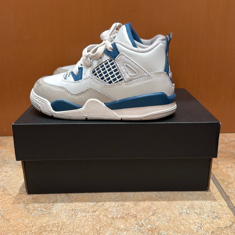 Jordan 4 Retro
Size 8C